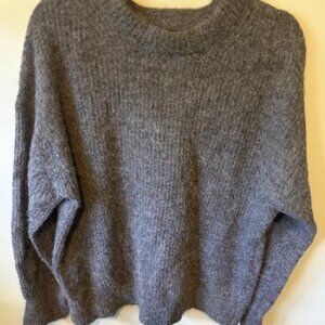 Everlane Alpaca-blend charcoal crewneck sweater, Large